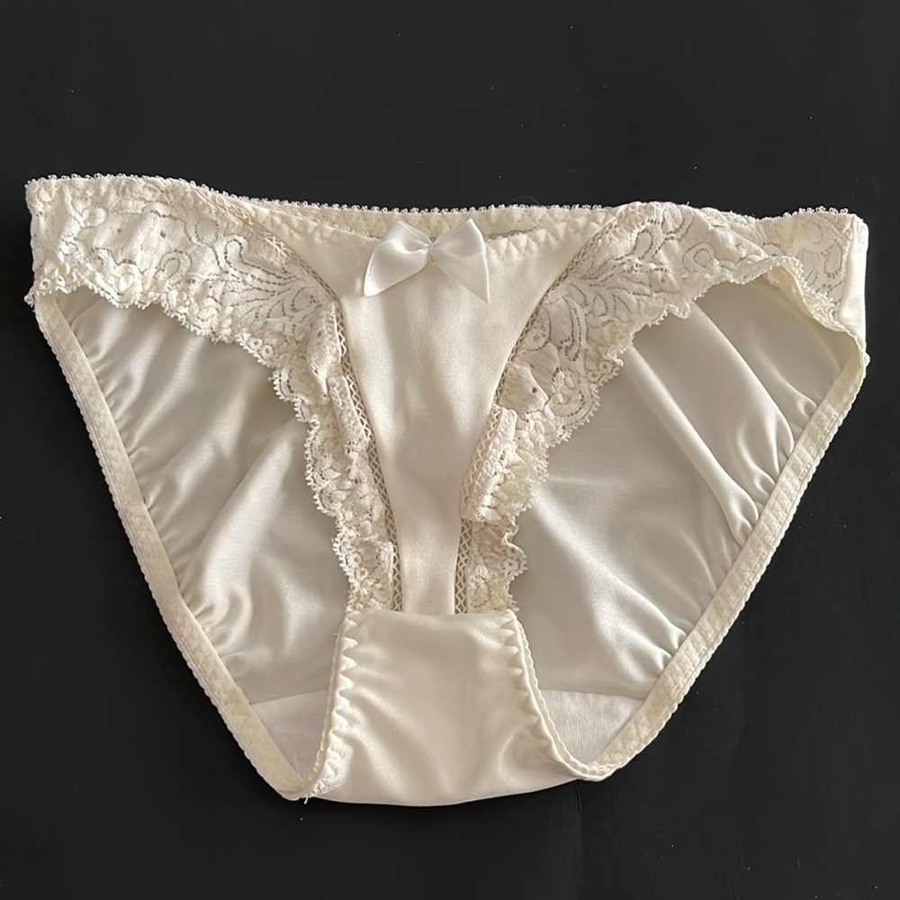 NWOT Vintage BARBARA cream panty with lace and bow made in France